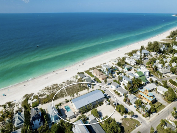 Holmes Beach 2 Bedroom Beach Front Vacation Rental Sleeps 4